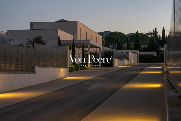 Image No.3-4 Bed House for sale