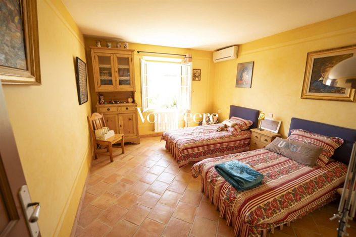 Image No.10-4 Bed House for sale