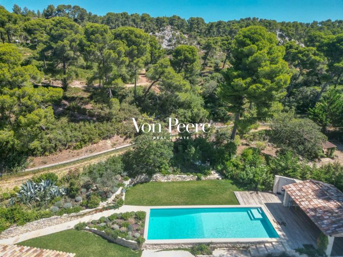 Image No.8-6 Bed House for sale