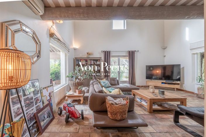 Image No.6-5 Bed House for sale