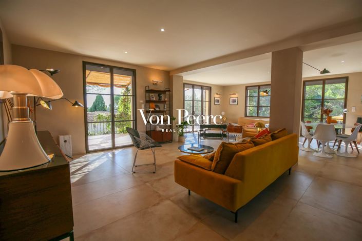 Image No.9-6 Bed House for sale