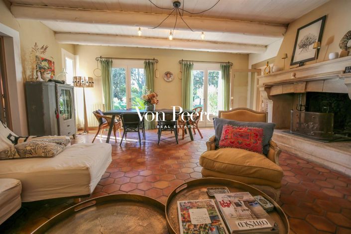 Image No.8-6 Bed House for sale