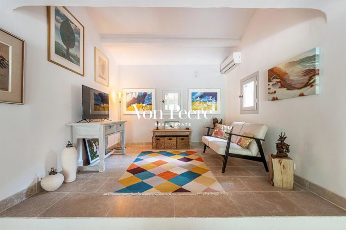 Image No.8-5 Bed House for sale