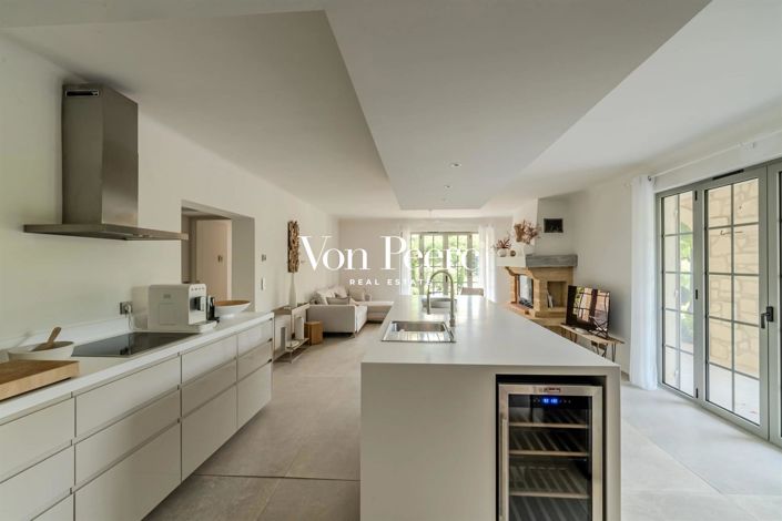 Image No.10-8 Bed House for sale