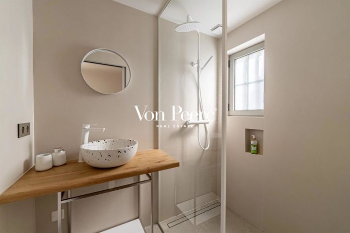 Image No.5-8 Bed House for sale