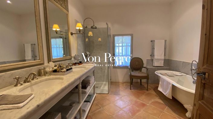 Image No.24-5 Bed House for sale