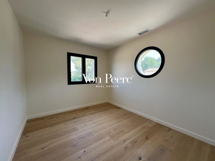 Image No.24-4 Bed House for sale