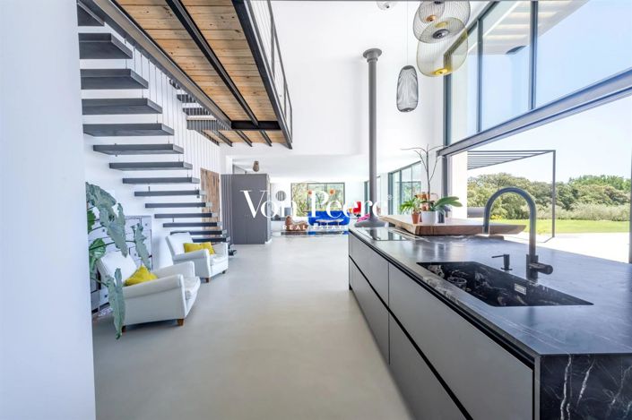 Image No.18-6 Bed House for sale