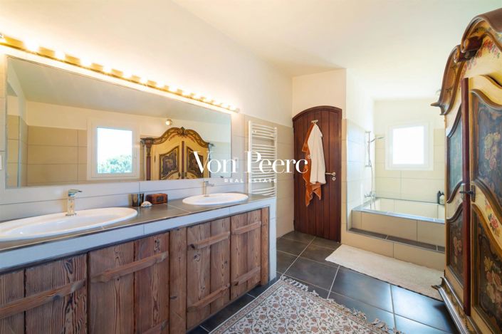 Image No.11-3 Bed House for sale