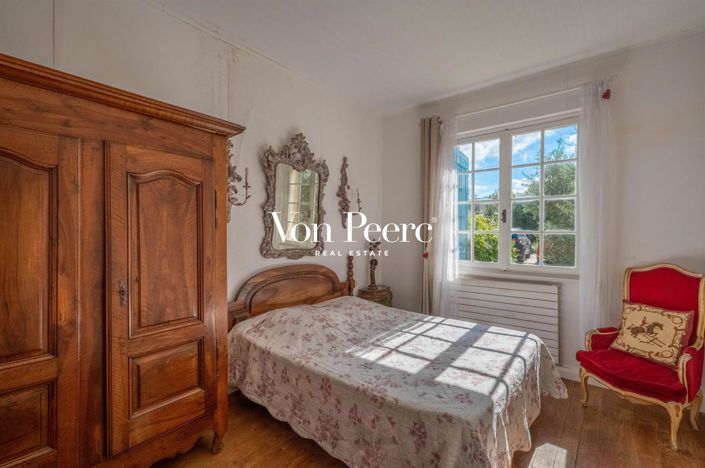 Image No.7-5 Bed House for sale