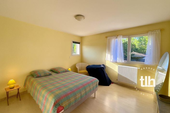 Image No.10-5 Bed House for sale