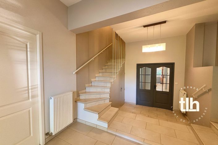 Image No.17-5 Bed House for sale