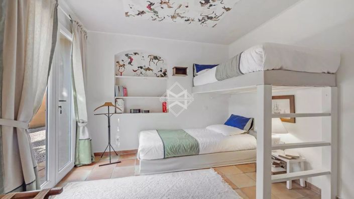 Image No.17-5 Bed House for sale