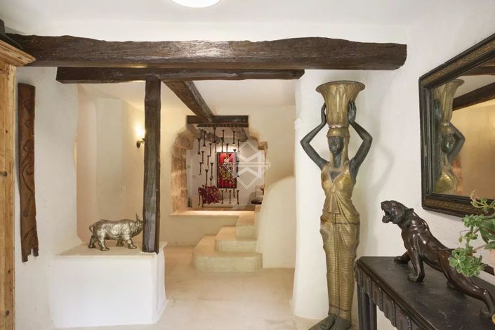 Image No.20-7 Bed House for sale