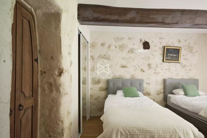 Image No.23-7 Bed House for sale