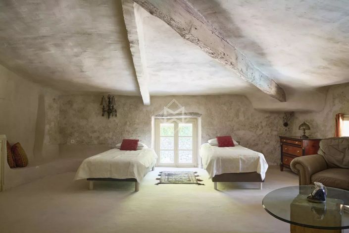 Image No.30-7 Bed House for sale