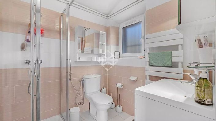 Image No.15-4 Bed House for sale