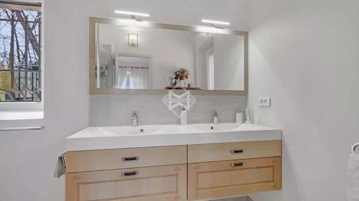 Image No.24-4 Bed House for sale