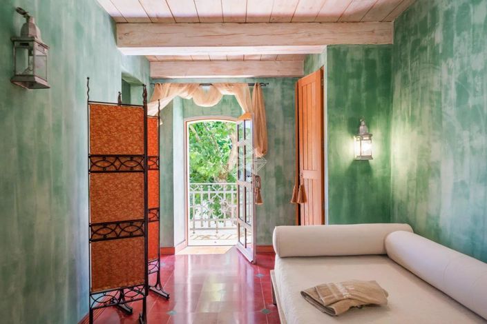 Image No.24-5 Bed House for sale