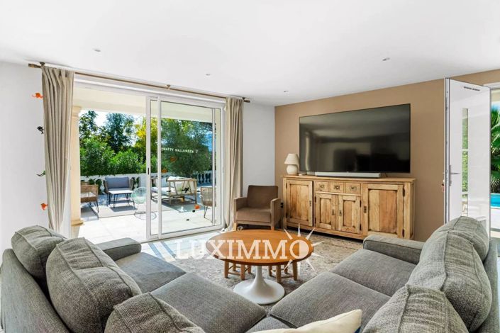 Image No.5-5 Bed House for sale