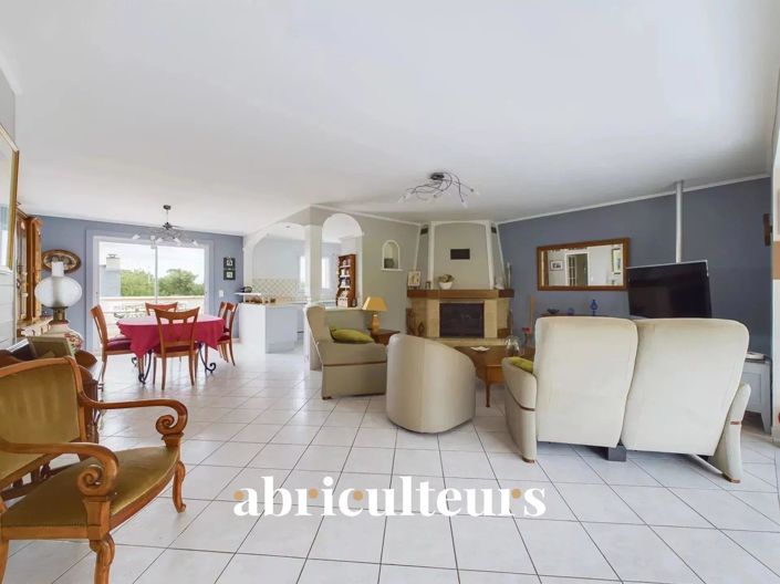 Image No.3-4 Bed House for sale