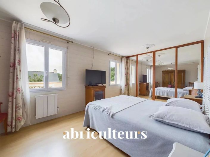 Image No.8-4 Bed House for sale