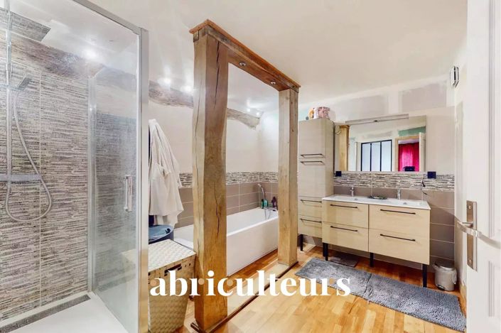 Image No.10-5 Bed House for sale