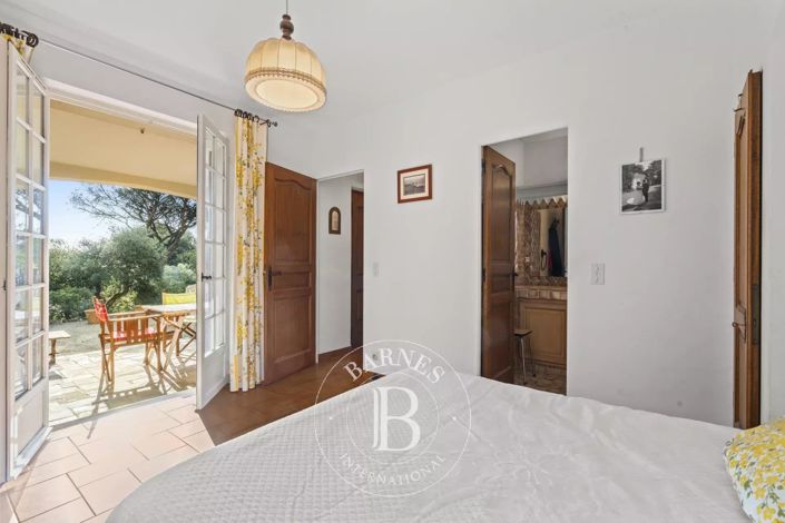 Image No.6-5 Bed House for sale