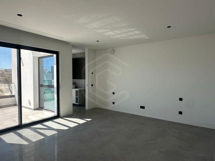 Image No.12-5 Bed House for sale