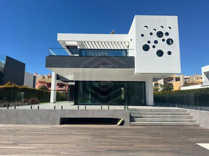 Image No.13-5 Bed House for sale