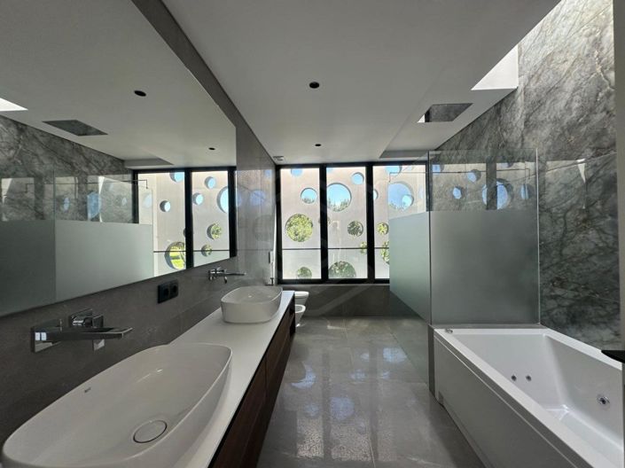 Image No.17-5 Bed House for sale