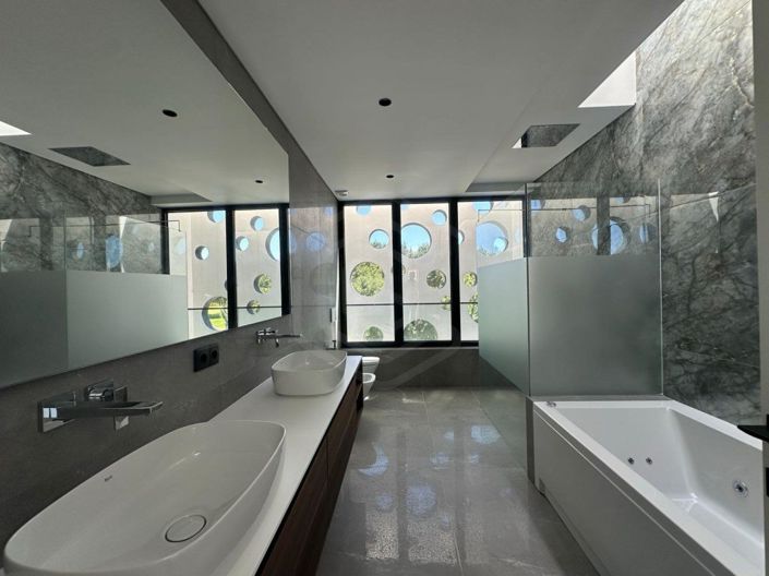 Image No.27-5 Bed House for sale