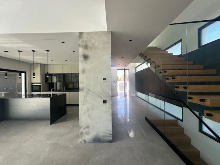 Image No.3-5 Bed House for sale