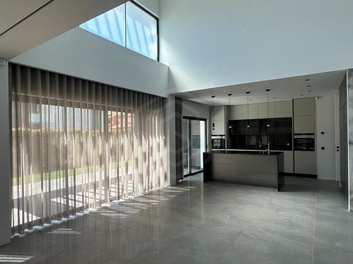 Image No.5-5 Bed House for sale