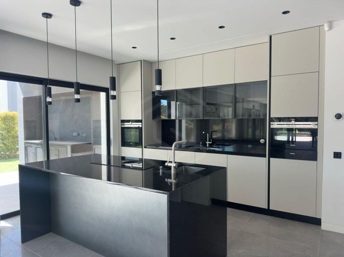 Image No.6-5 Bed House for sale