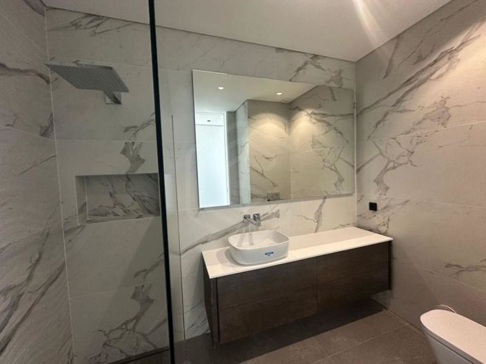 Image No.8-5 Bed House for sale