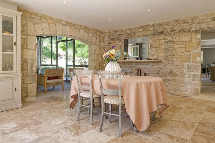 Image No.6-5 Bed House for sale