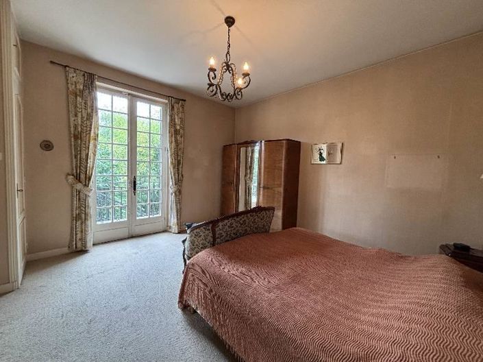 Image No.7-5 Bed House for sale