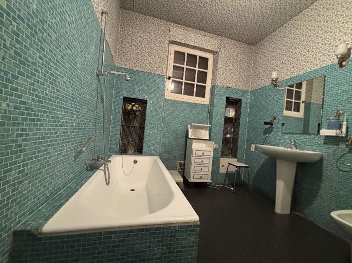 Image No.8-5 Bed House for sale