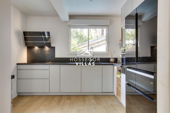 Image No.5-5 Bed House for sale