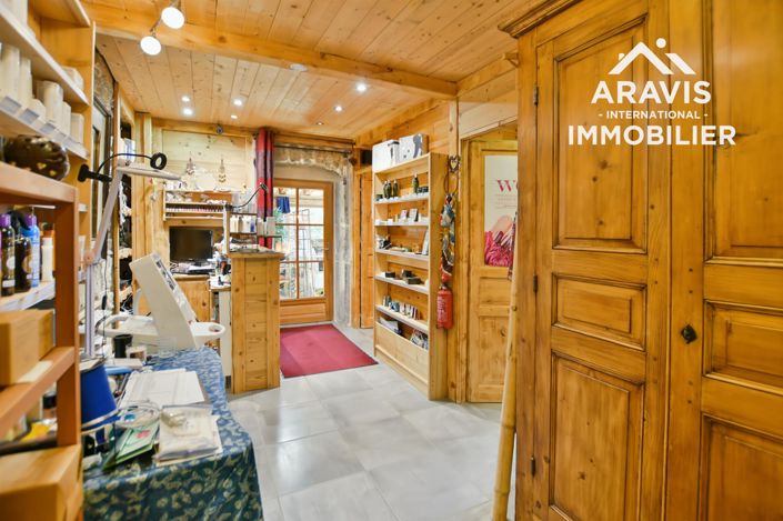 Image No.8-12 Bed House for sale