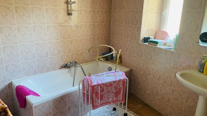 Image No.7-2 Bed House for sale