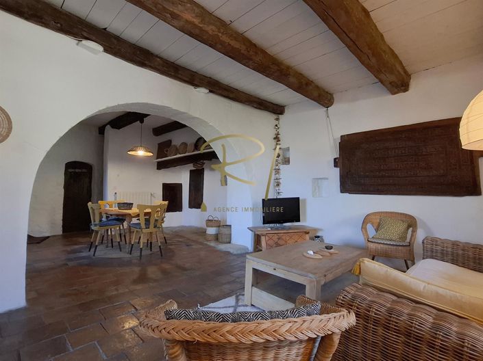 Image No.6-5 Bed House for sale