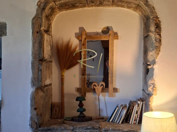 Image No.8-5 Bed House for sale