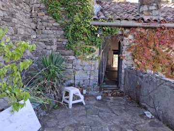 1 - Les Vans, Apartment