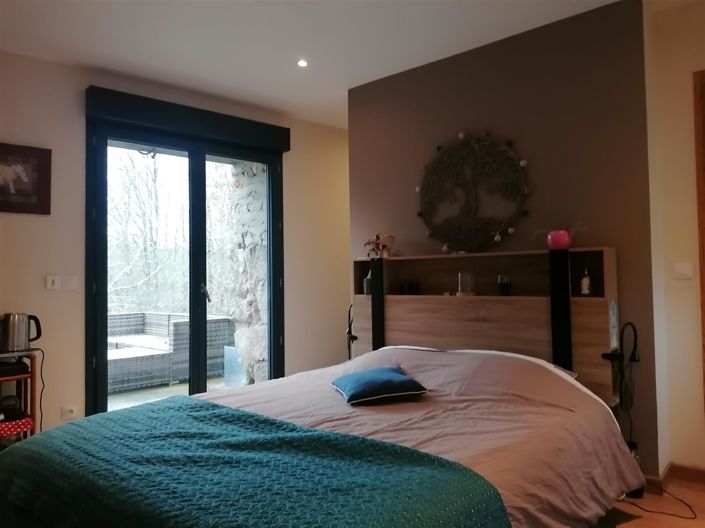 Image No.10-3 Bed House for sale