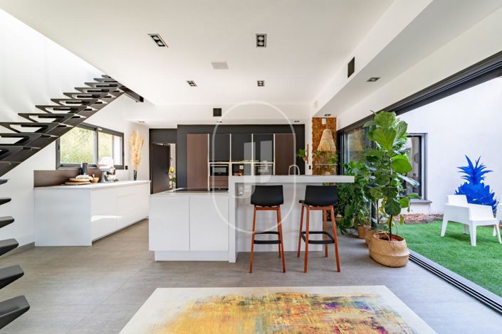 Image No.5-4 Bed House for sale