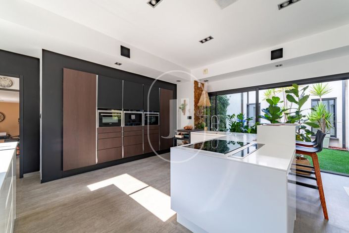 Image No.5-4 Bed House for sale