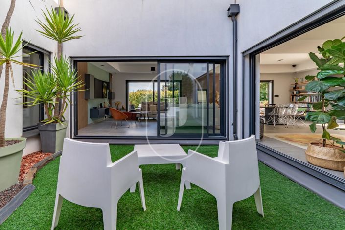 Image No.7-4 Bed House for sale