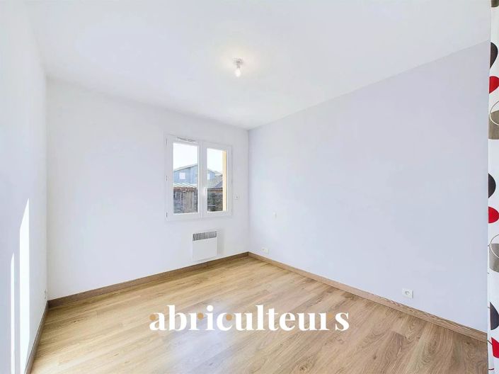 Image No.10-3 Bed House for sale